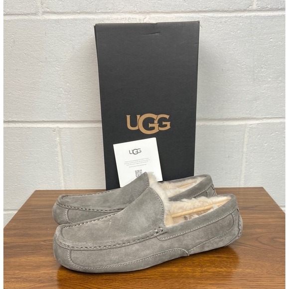 UGG Ascot Suede Slippers Moccasins Cozy Lined Comfort‎ Loafers Grey Men's Size 9 - Picture 1 of 7